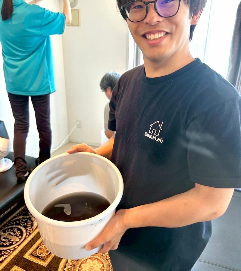 エアコンクリーニングの際に出た汚れ