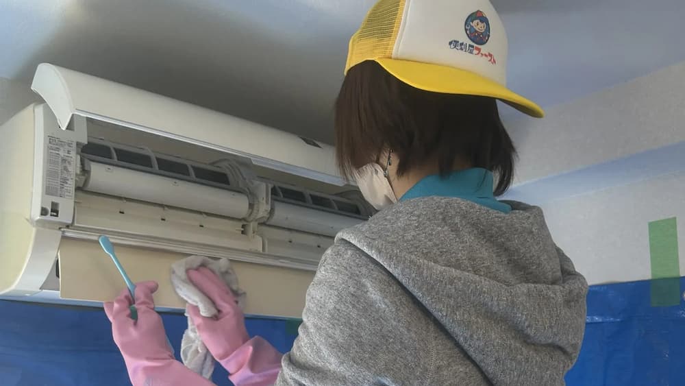 エアコンクリーニングの様子